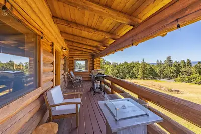 Image de Rowland Log Cabin - Rustic Getaway in Eastern End of The Columbia River Gorge!