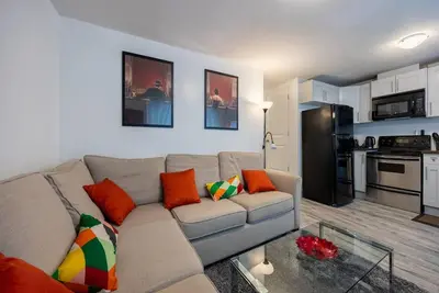 Image de Adorable 2 bd, child free place in quiet hood!