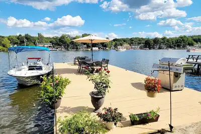 Image de 4 Bedroom Lake Hopatcong Lakehouse with Kayaks and Paddleboat