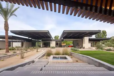 Image de Award winning architectural masterpiece modern estate.