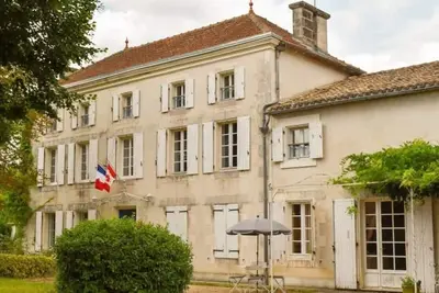 Image de Maison de Maître avec piscine pour 12 personnes près d'Angoulême