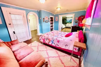 Image de Cozy, Bright Home in Historic Downtown