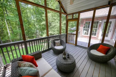 Image de On border of Auburn & Opelika. Just off exit 57, easy access to both downtowns!