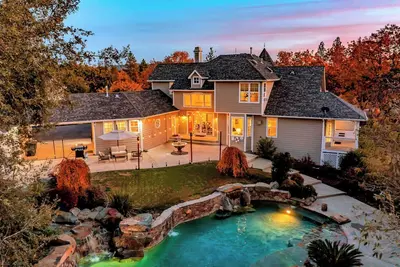 Image de Luxury 5 Bedroom 4. 5 Bath Dream Estate with Resort-like Pool In Wine Country