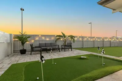 Image de Putt Putt - Pool Slide - 100m to Beach - Ultimate Family Entertainer