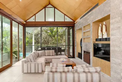Image de Beachfront On Northpoint