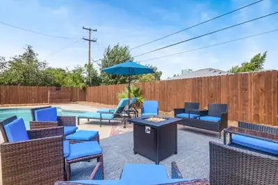Image de Fresno House | Pool | Fire Pit | Garage | 3/2:Wow!