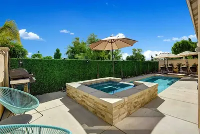 Deluxe Desert Retrea · Deluxe Desert Retreat! Pool/Spa/Fire Pit!