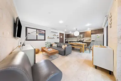 Image de Beautiful Palm Beach Haven ~ Pool ~ Gym ~ Rooftop!