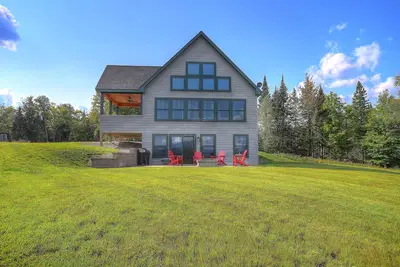 Image de 33 Hilltop - Brand new custom built home with views of Rangeley Lake