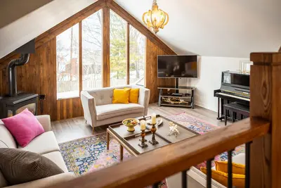 Image de Lakeview 3-Story Family Cottage | 4br Retreat in Georgina