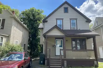 Image de 181 Sawyer St-Spacious home away from home. Shared house, a two bedroom house.