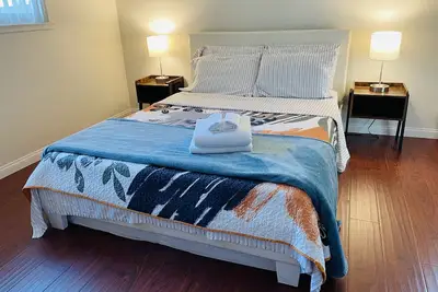 Image de 2-12 people 4 bedrooms 6 beds 2 bathroom, free parking, pets friendly