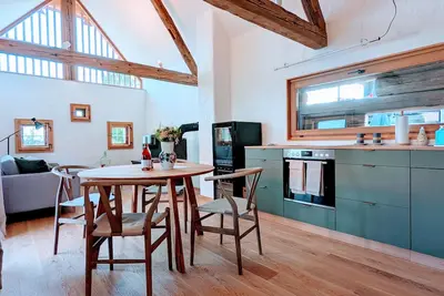 Image de dieKELLERSTÖCKL - typical styrian chalet in the Schilcher wine region