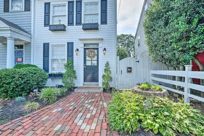 Image de Old Town Walkable Paradise w/ Private Patio!