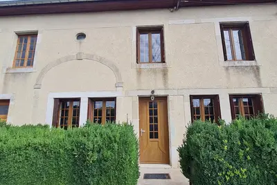 Image de Charme et authenticité : Gîte 6 pers, rénové, jardin, proche commerces et randonnées