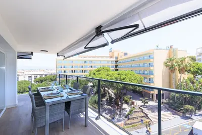 Image de Appartement rénové zone falaises · Uhc Ondina