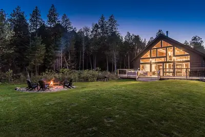 Image de Luxury Tobermory Retreat: Modern Home + Hot Tub