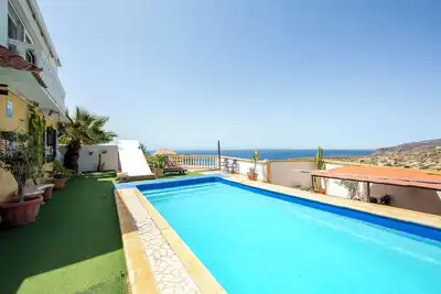 Image de Maison de vacances 'Vista al Mar Ylenia' avec vue sur la mer, piscine, 2 terrasses et Wi-Fi.
