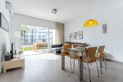 Image de Appartement \"à quelques pas de Puerto Marina\" avec terrasse couverte privée