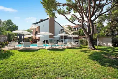 Image de \"Villa La Palmetta\" avec piscine, terrasse et Wi-Fi.