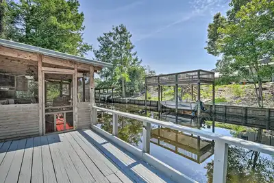 Image de Peaceful Satsuma Escape w/ Dunns Creek Access