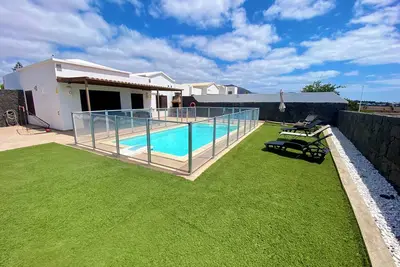 Image de Heated Private Pool - Free Parking - Barbecue - Free Wifi.