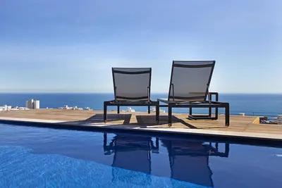 Image de Alpha One 101  - Lavish Luxe Apartment  by Hmh