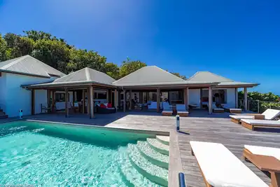 Image de Kyr (1/4 Rooms) Luxury villa