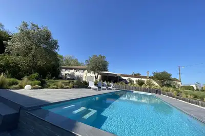 Gîte de charme en Médoc à proximité des plages-Grande piscine au sel