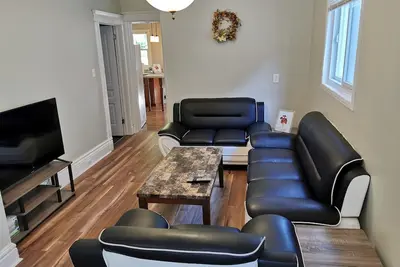 Image de Modern luxury 4 Br near downtown & Uwo