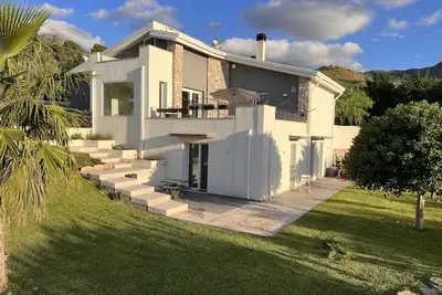 Image de Luxury Villa with private garden, swimming pool and parking