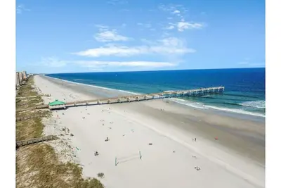 Image de Work from Home | Steps to ocean | Beach Hideaway!