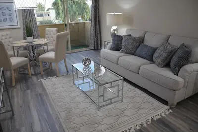 Image de Upscale professionally decorated Condominium