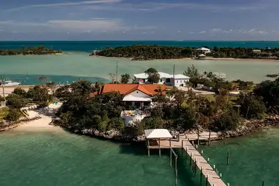 Image de Private Beach, Dock, and Great Views!