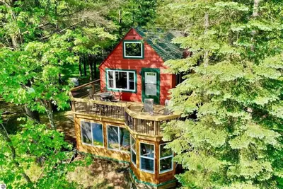 Image de Secluded Riverfront Cottage | Sauna, Fire & Kayaks