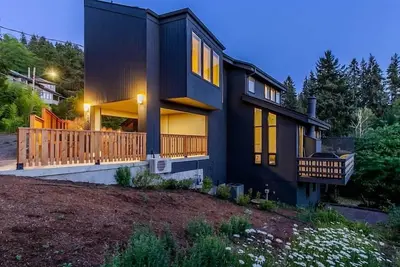 Image de 3 min to U of O w/ amazing views! Central to all!