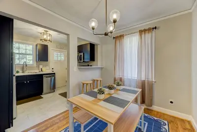 Image de Quaint and Updated Columbian Cottage: Sleeps four!