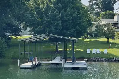 Image de Lakefront Cottage with Mountain Views and Covered Dock