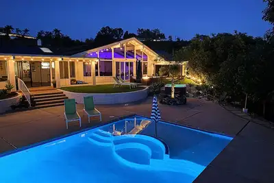 Image de Pool Oasis Hilltop Villa, Views, Avocado Grove