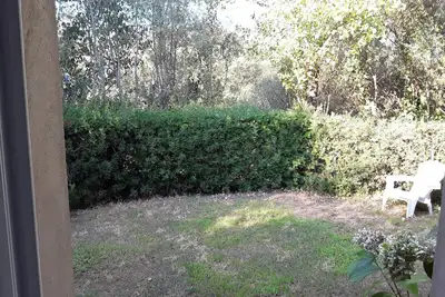 Maison petit jardin au calme parking