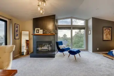 Stunning City Views! Unique Design - Sleeps 6