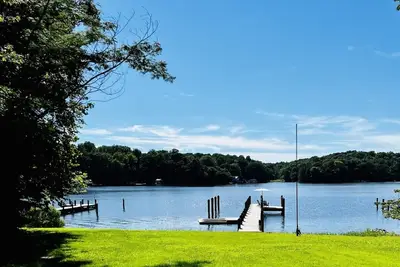 Image de Stunning Water Front Home with Private Dock and Beach and Sunsets
