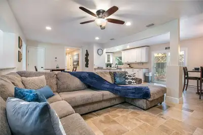 Image de Modern, Fully Upgraded Home with Bbq and Firepit!