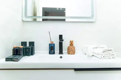 Suite 6 By Luxury Suites