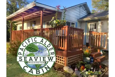 Image de . 08 mi walk to the beach, fully equipt home, wifi, quiet neighborhood.