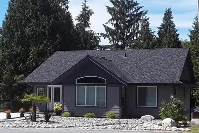 Image de Beautiful home 5 minutes to hiking, biking and beaches.