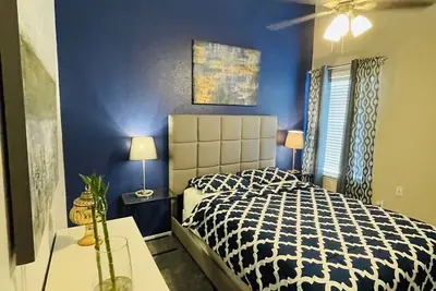 Image de 1 bedrooms 2 beds Loft Quiet and comfortable 75” tv