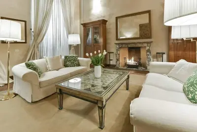 Image de Raffaello large apartment with fireplace in Oltrarno