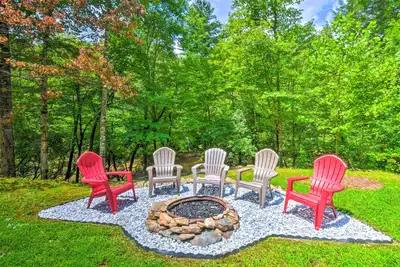 Image de Cozy Riverside Dahlonega Home w/ Kayaks + Fire Pit